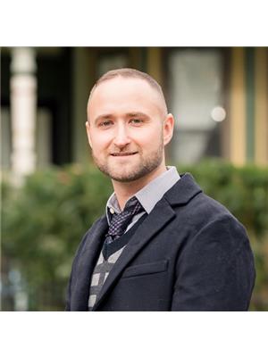 Real Estate Agent - Roman Silin