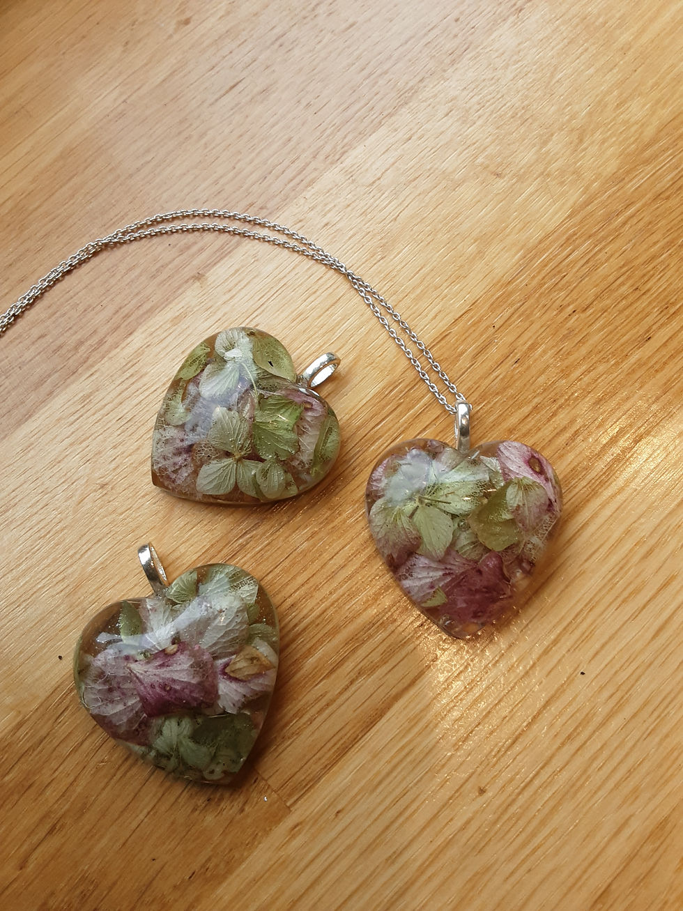 Thumbnail: Large resin flower pendant