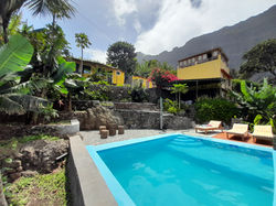 pool + maio + casa central