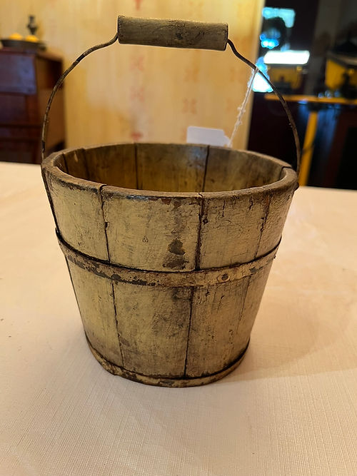 #501 Yellow small berry pail w/ wire handle