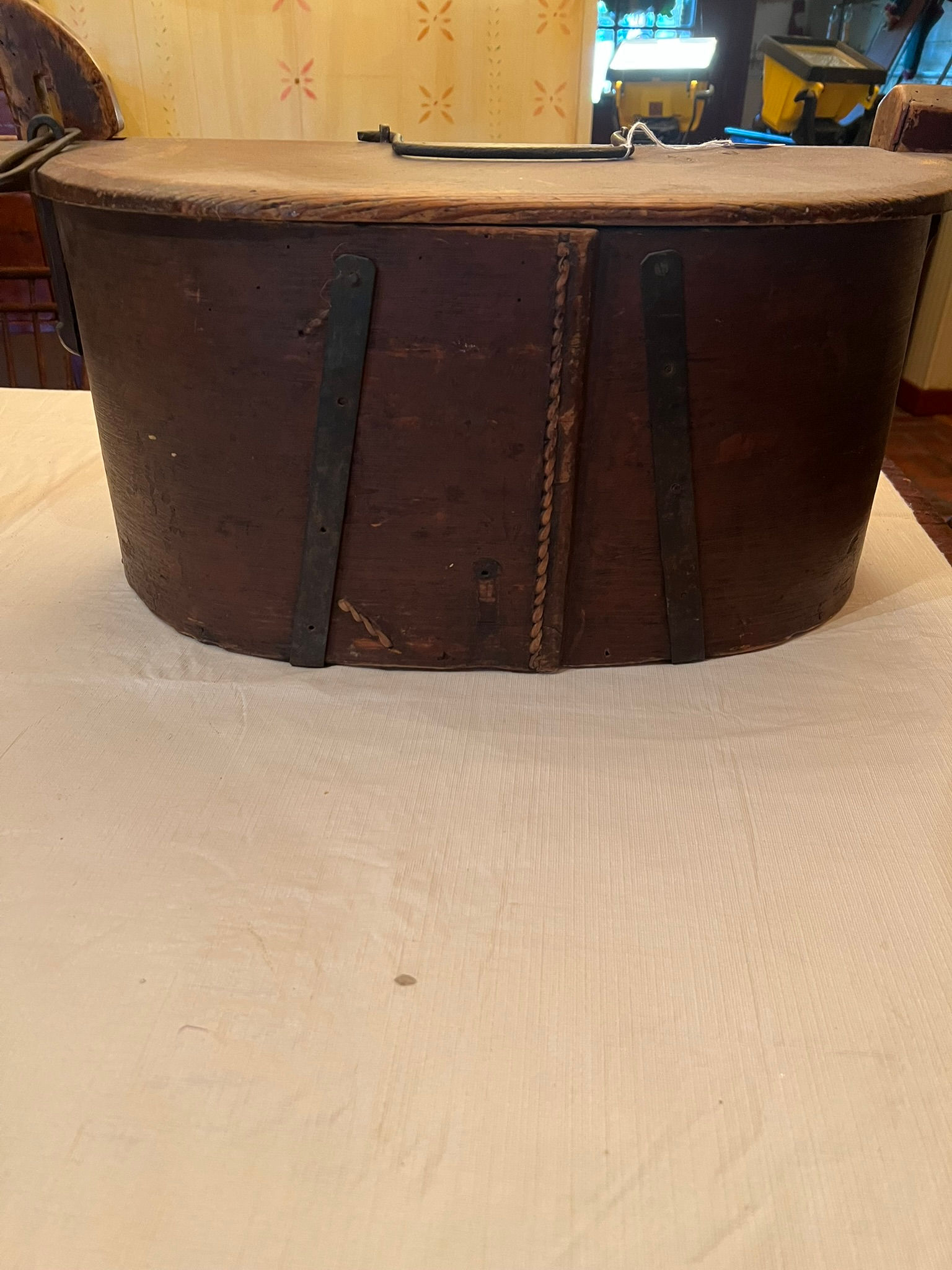 #1404 Oval Brides box