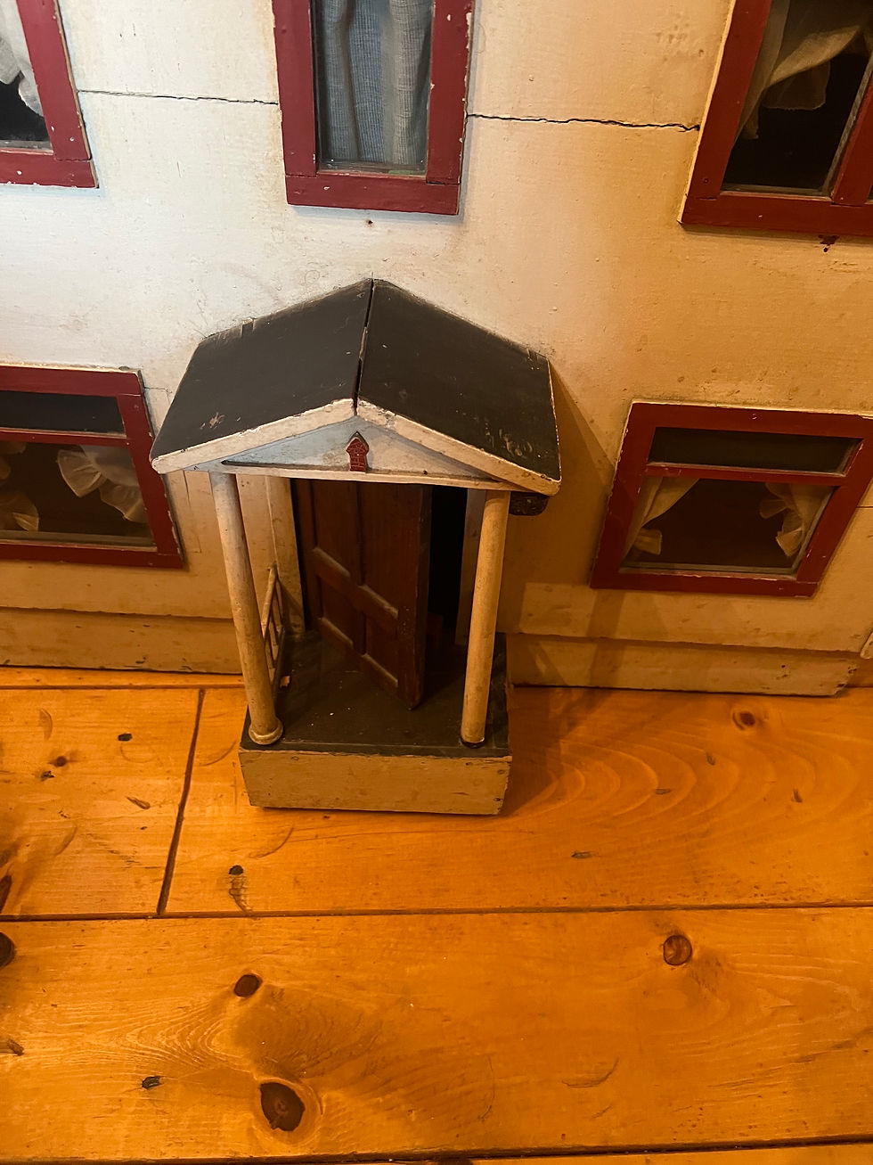 Thumbnail: #992 Large Dollhouse on wheels