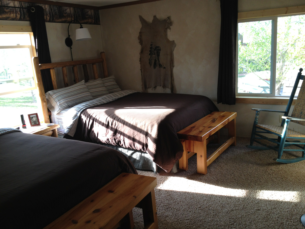 "The Buckskin" Room (2 queen beds)