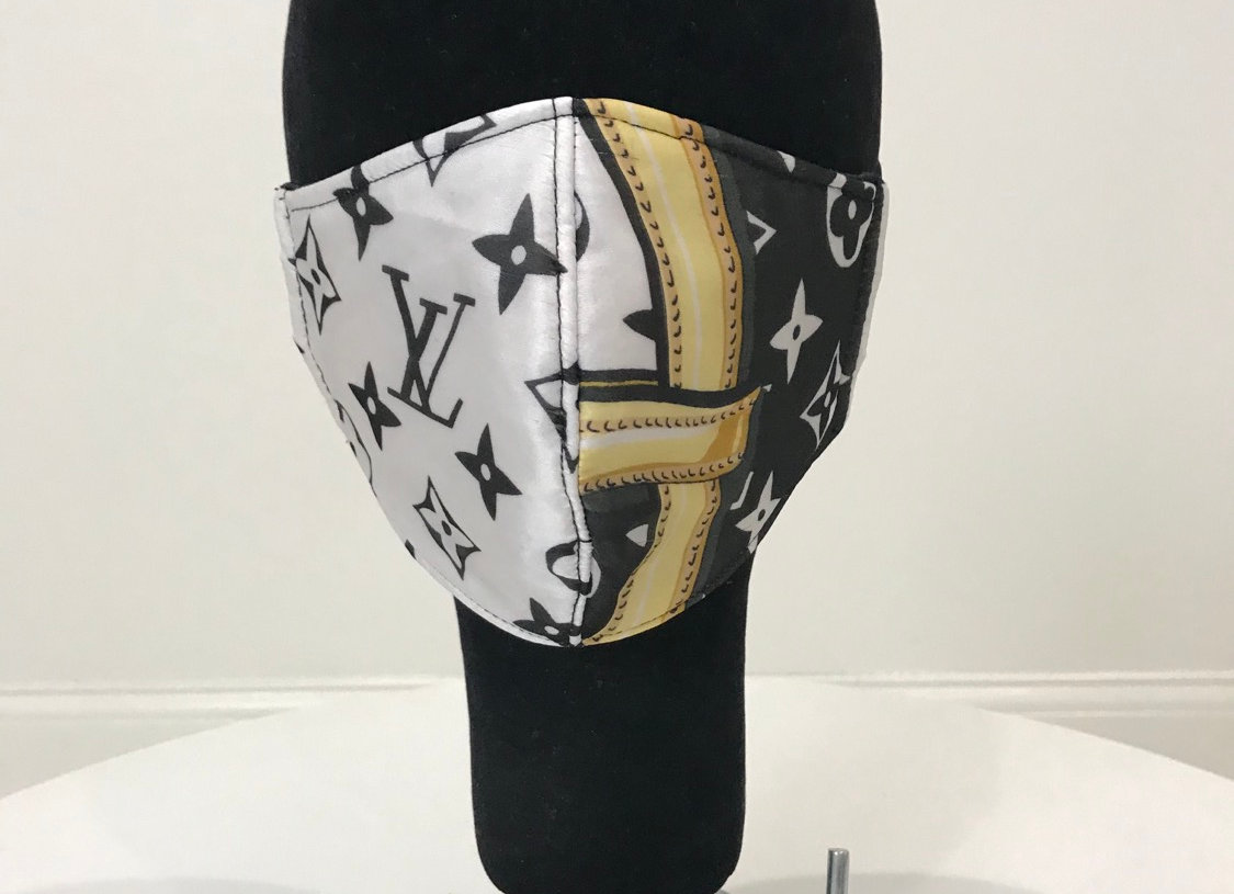 LOUIS VUITTON, Silk, Black/White/Gold Chain pattern ...