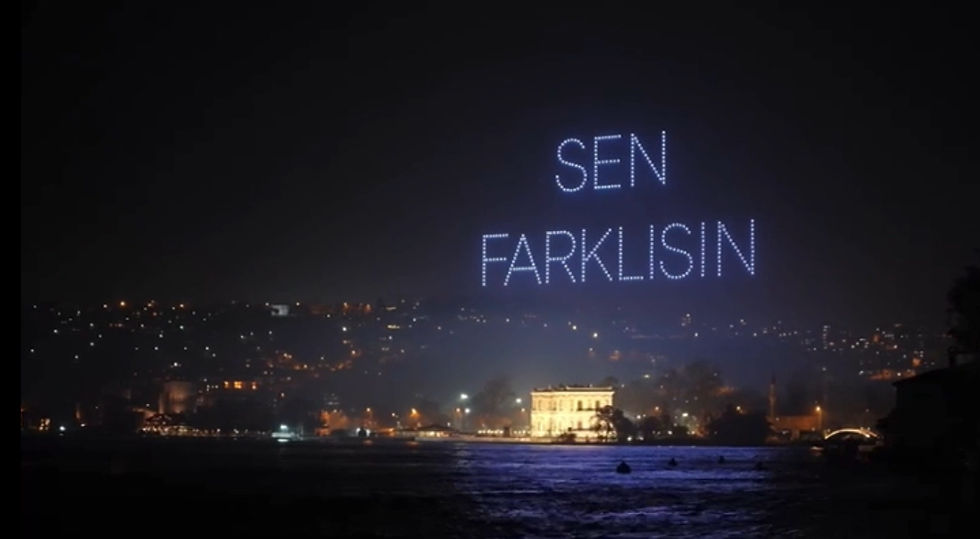 Kübra ışıklı drone gösterisi