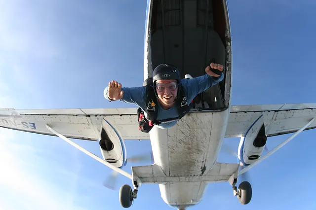 Hoppa Fallskarm Skydive Aros Sverige