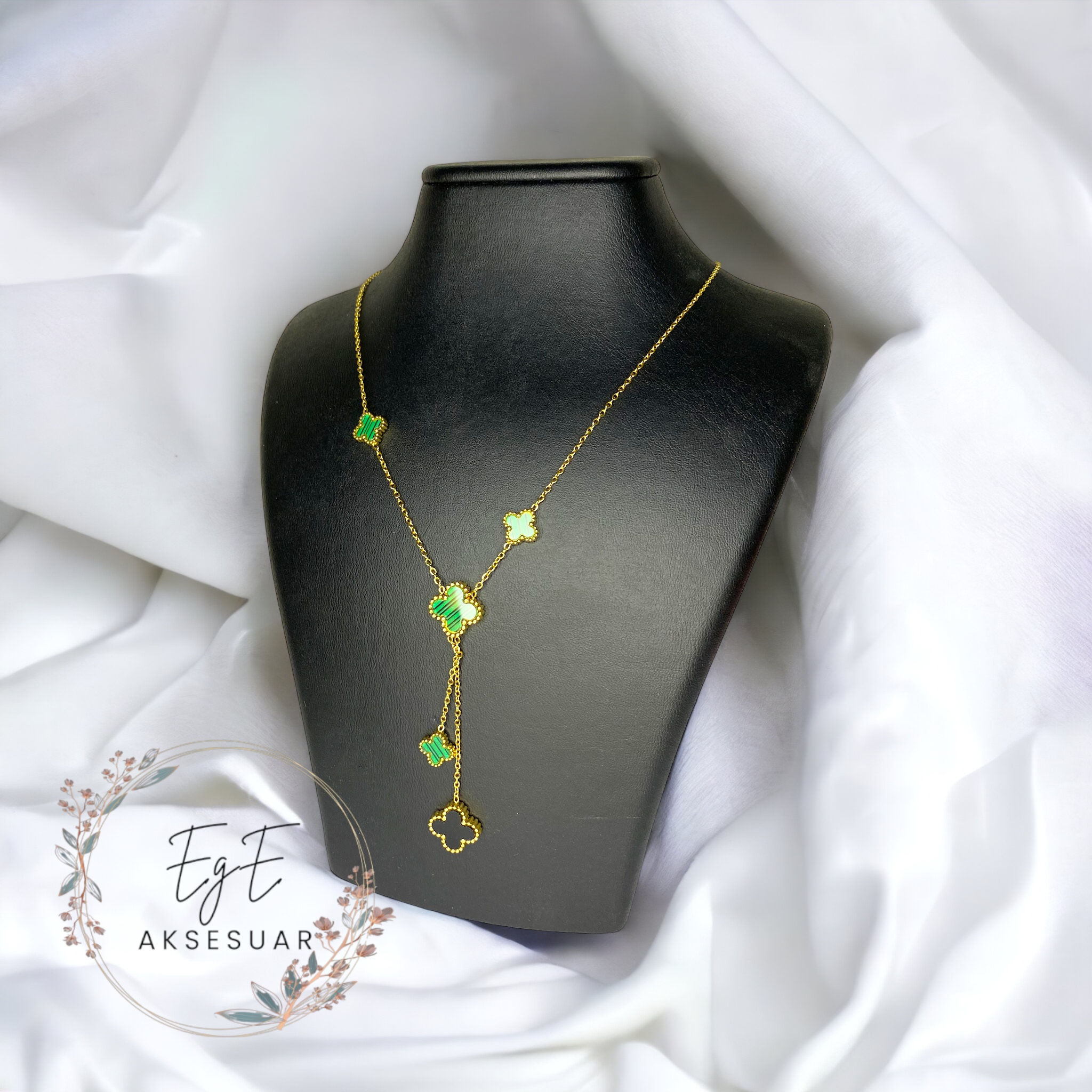 moonglare Yeşil Siyah Sarkıtlı Yonca Detaylı Çelik Kolye