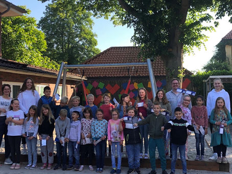 Große Freude bei den Kindern der Overbergschule in Meppen