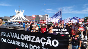 TAEs participam de ato em Brasília e em Curitiba