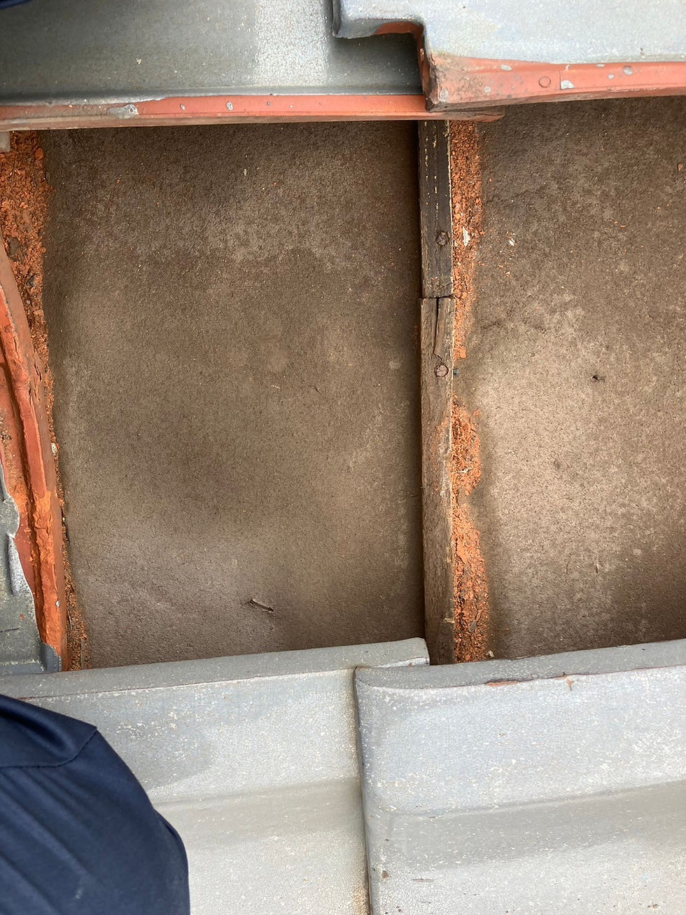 雨のしみ込んだ下地