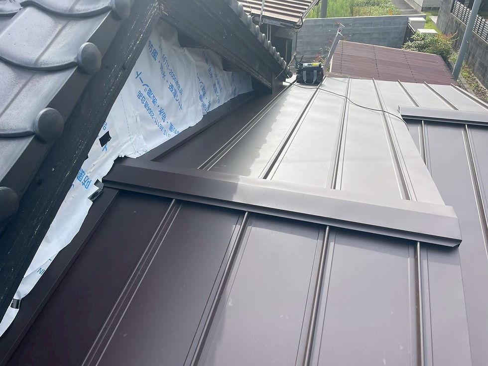 クイックルーフを葺き新たな板金役物を取り付け屋根工事完了