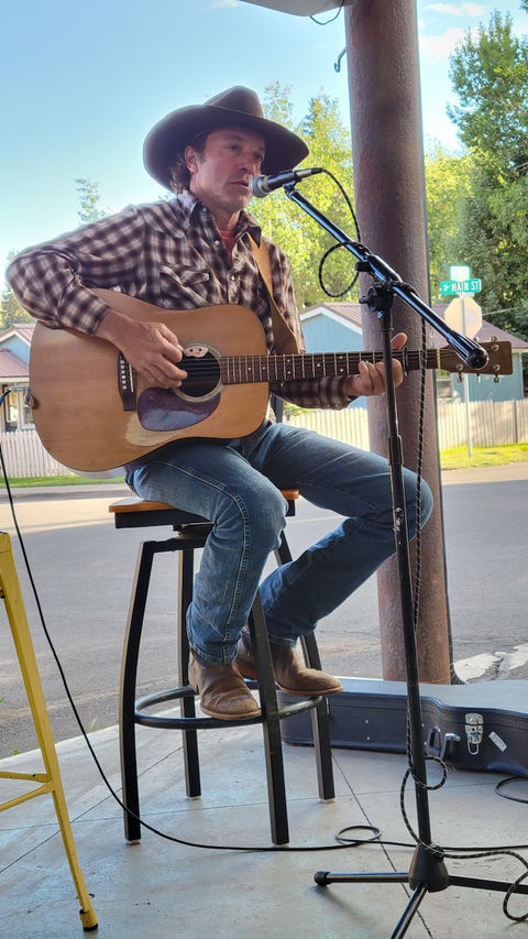 Joe Kuckla playing solo with guitar