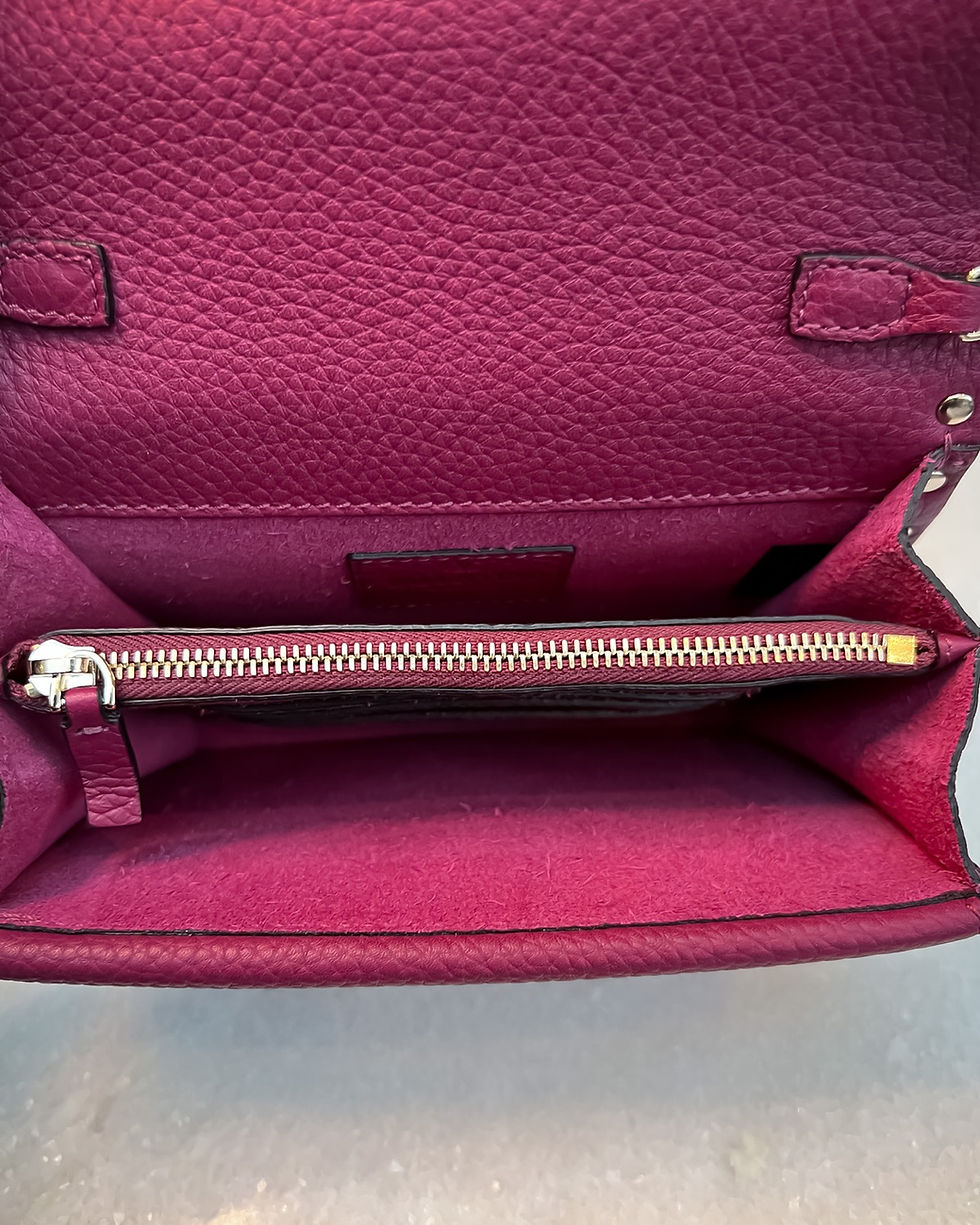 Thumbnail: Valentino Garavani Rockstud chain pouch in calfskin leather - raspberry
