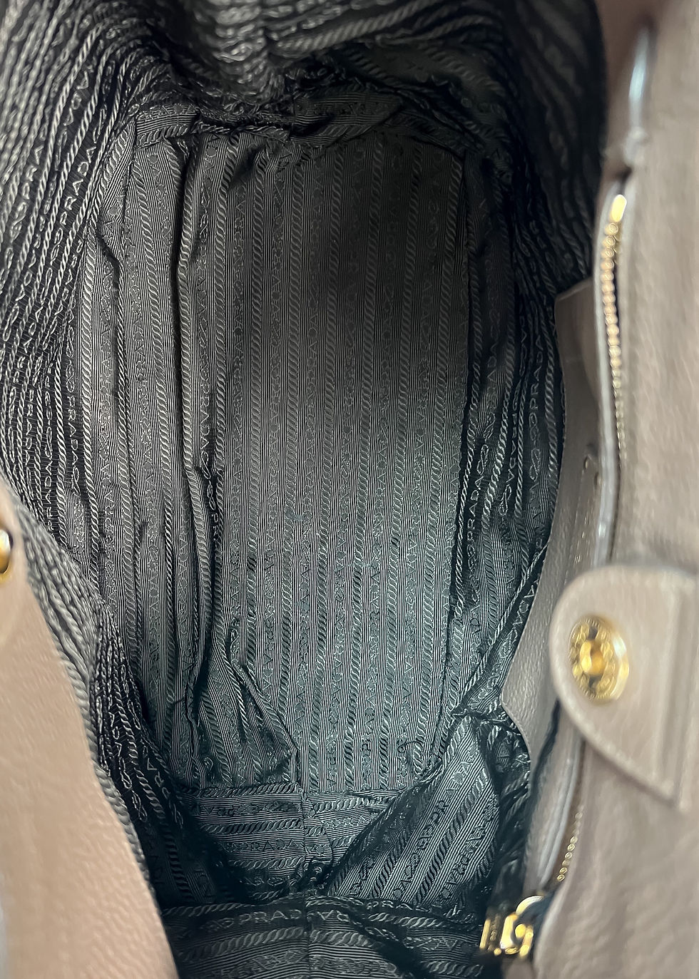 Thumbnail: Prada Vitello Daino Medium Tote brown/dark taupe - gold hardware
