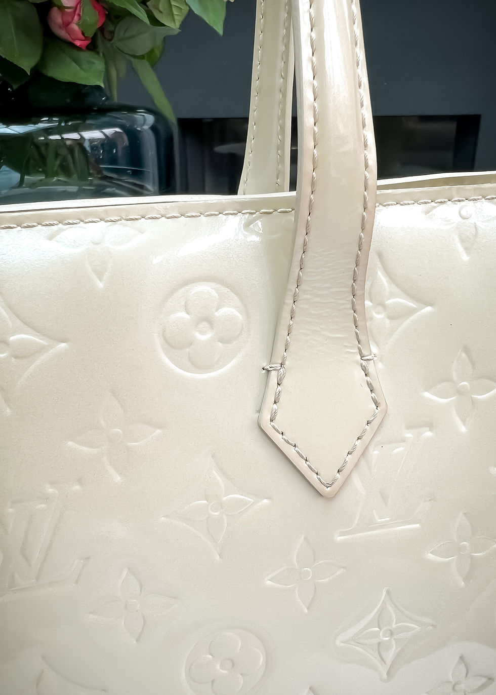 Thumbnail: Louis Vuitton Wilshire GM White Vernis Shoulder Bag