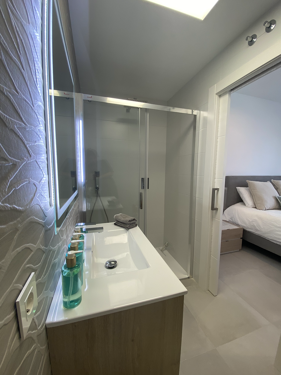 badkamer met aansluitende slaapkamer