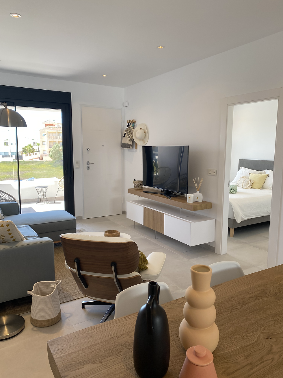 leefruimte met zicht op slaapkamer
