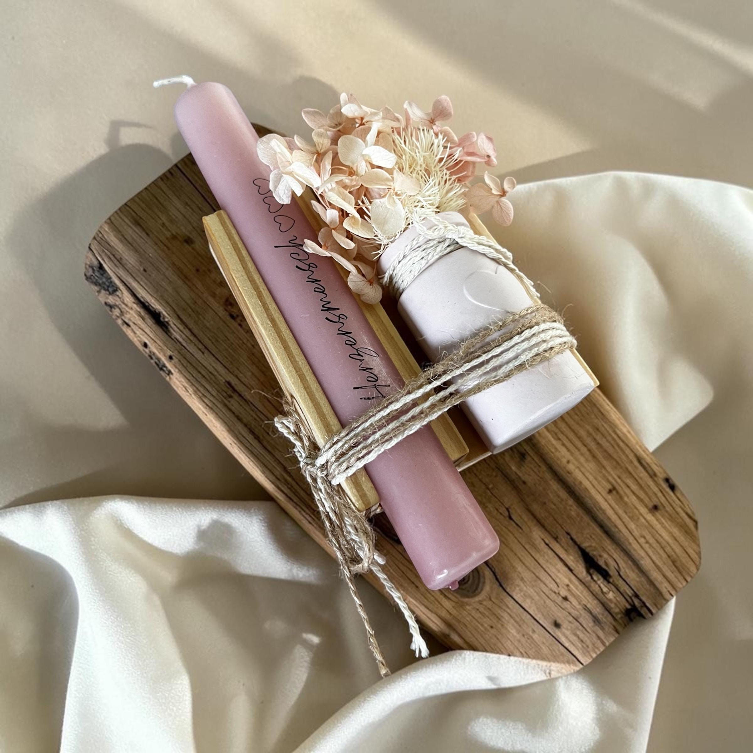 Herzensmensch Kerzengeschenk mit Trockenblumen, rosa Kerzenhalter und Herz