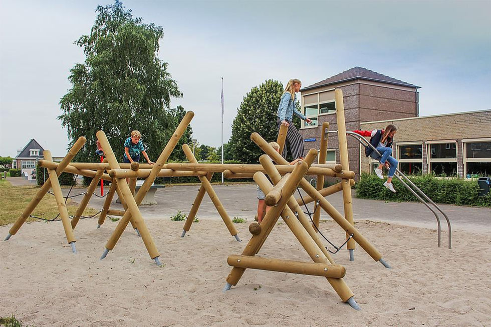 Sīktēls: Liela kāpšanas konstrukcija Yurika