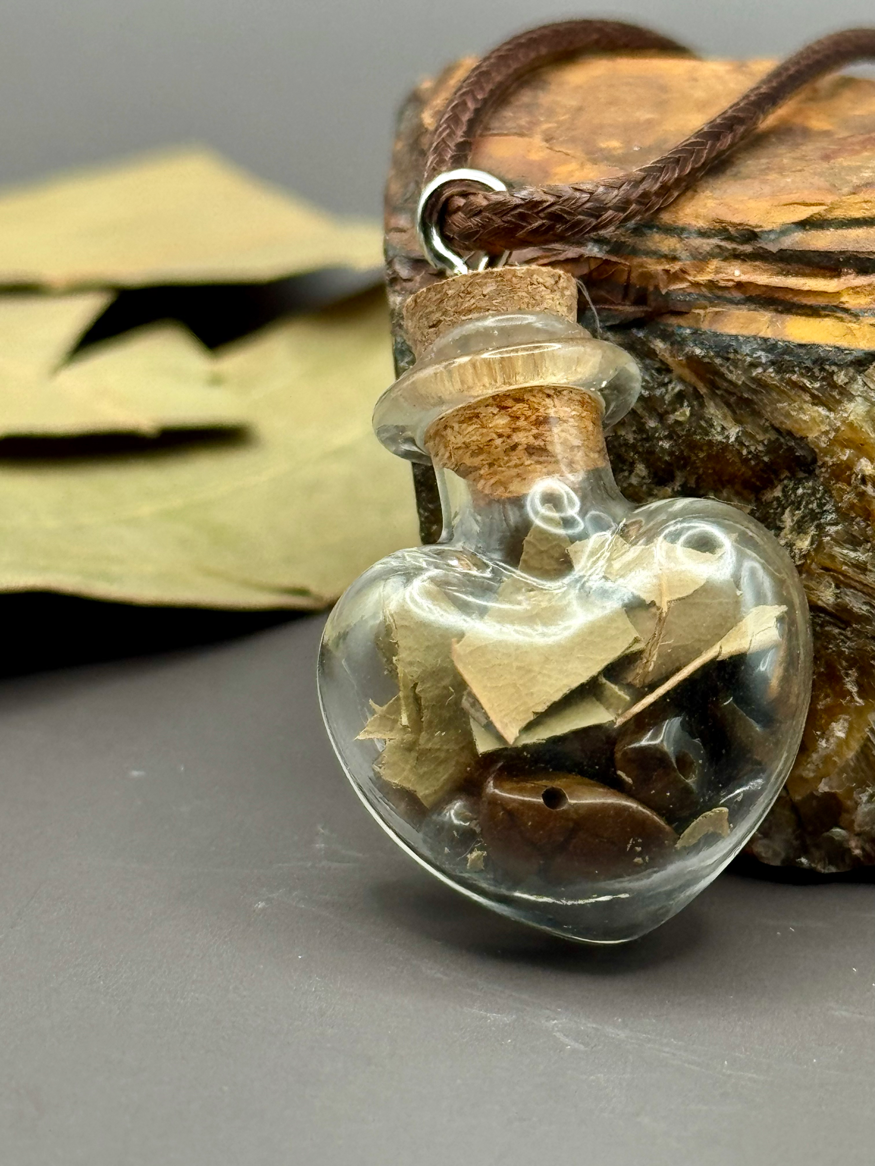 Tiger’s Eye & Dried Bay Leaf