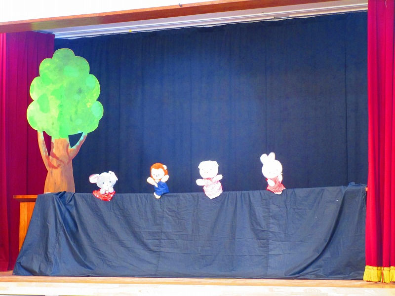 先生たちの出し物　人形劇『おおきくなったね　ねずみちゃん』