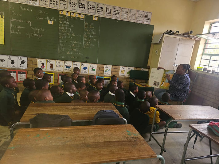 Grade 1 Shared reading at Ekujabuleni.jpg