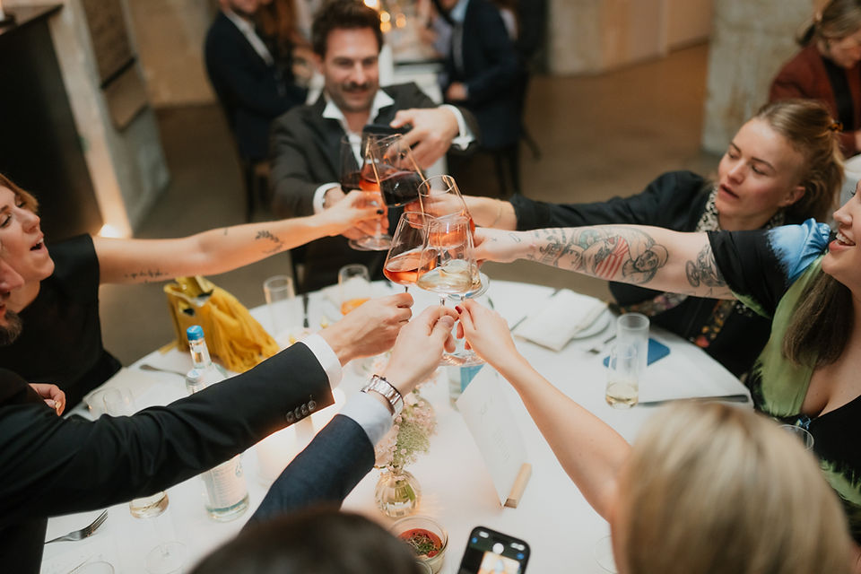 Gäste auf einer Hochzeit in der Alten Druckerei