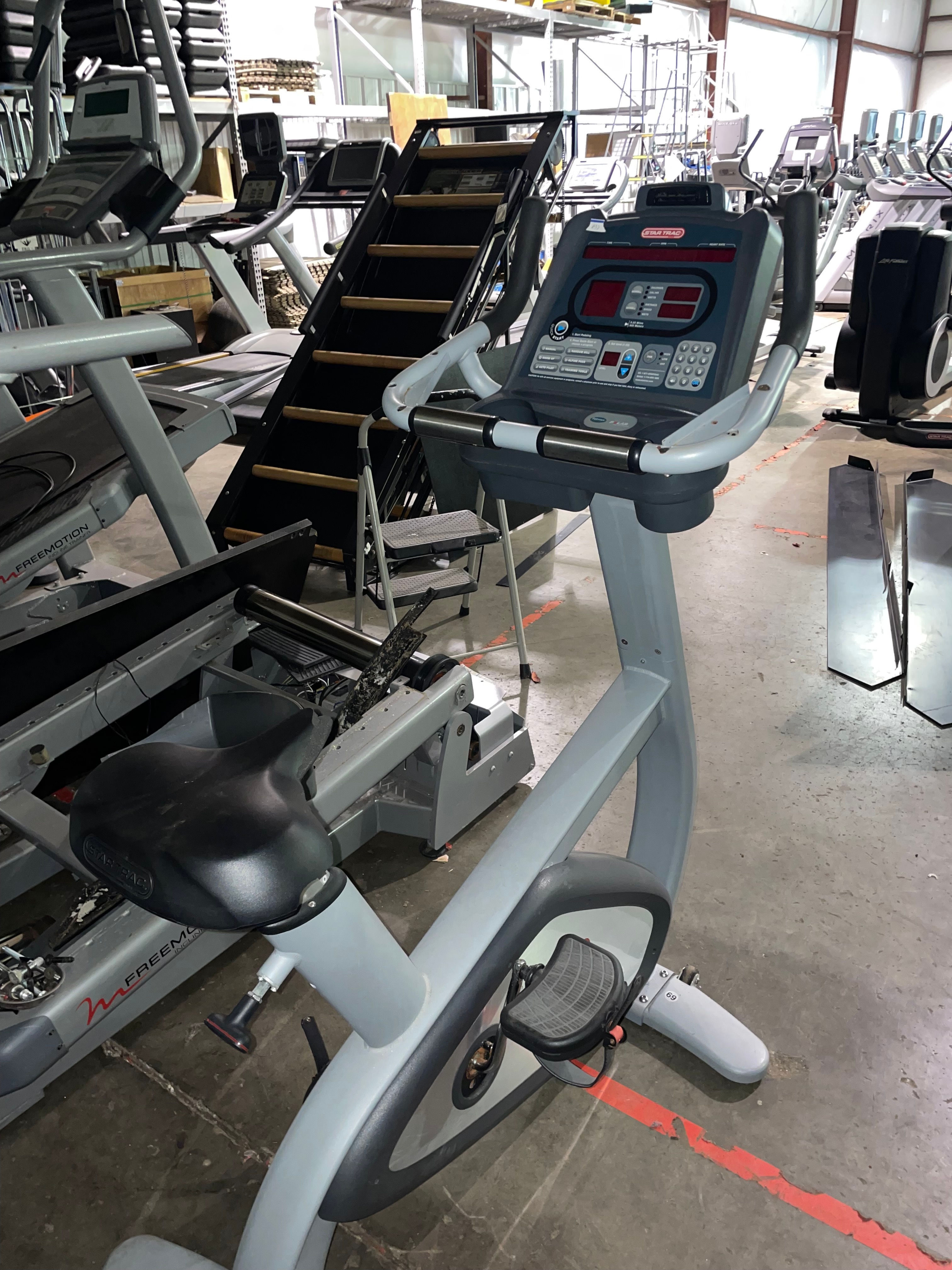 Star Trac Pro Upright Bike