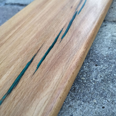 Jausenbrett/Charcuterie-Board/Apero-Platte aus Buchenholz, mit Epoxy und Blüten