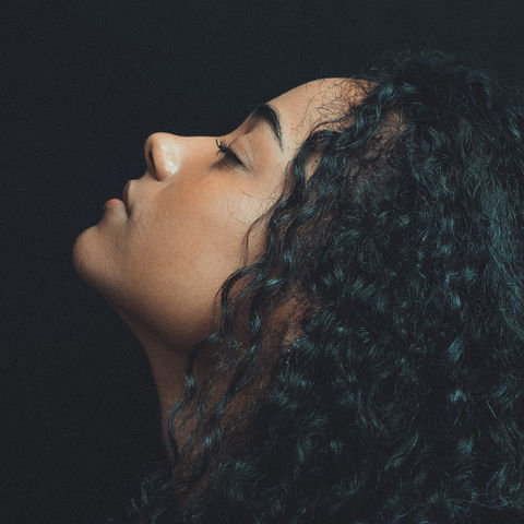 Yoga facial: 3 ejercicios para hacer en casa