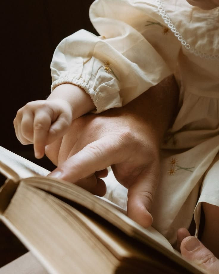 Leggere insieme è già crescere: L'importanza della lettura condivisa nella fascia 0–3 anni per lo sviluppo emotivo, cognitivo e relazionale del bambino