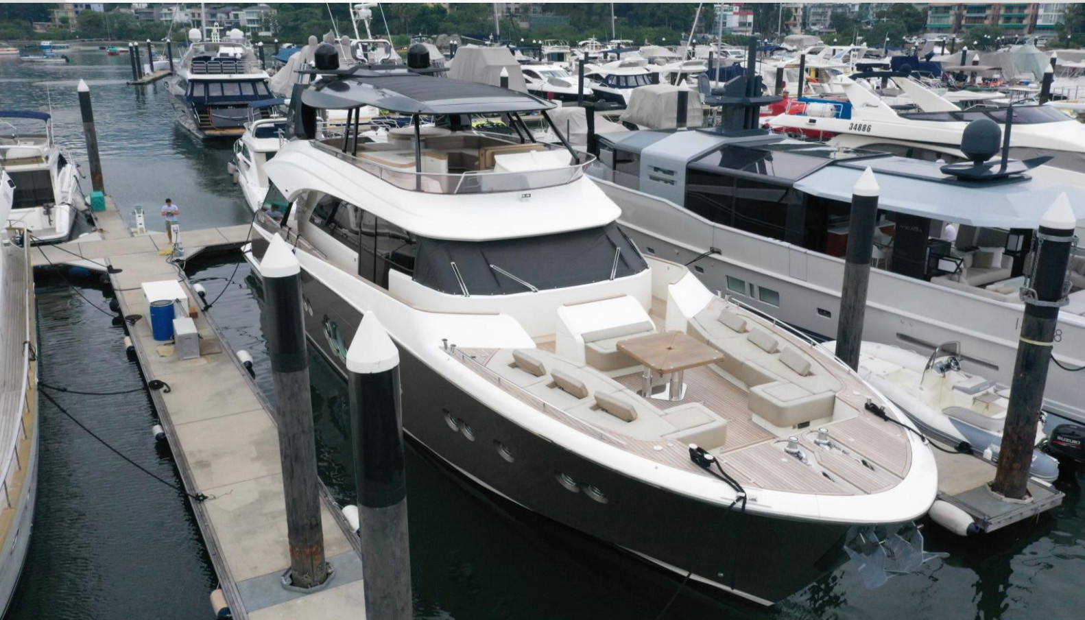 2016 Absolute 45 Fly Yacht