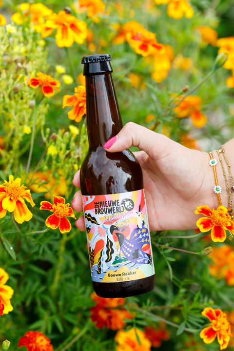 Campagneshoot voor De Nieuwe Brouwerij in de weilanden rondom Gouda, met een groep vrienden die in een volkstuintje in de polder genieten van het bier, geïnspireerd door het Groene Hart. Door Lieke Alblas van Unstockable.