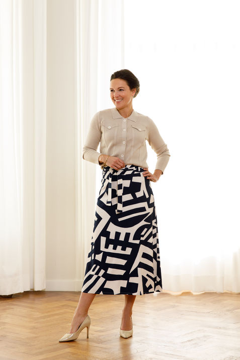 Campagnefotografie voor Scarlett, het private label van Rosedale Collections. Tijdloze mode, luxe stoffen en elegante beelden door Unstockable.