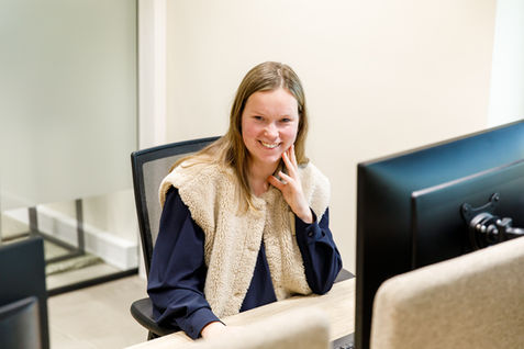 Beeldconcept en fotografie voor Groei Accountants die de persoonlijke aanpak en klantbeleving visueel versterken. Warm, oprecht en professioneel.