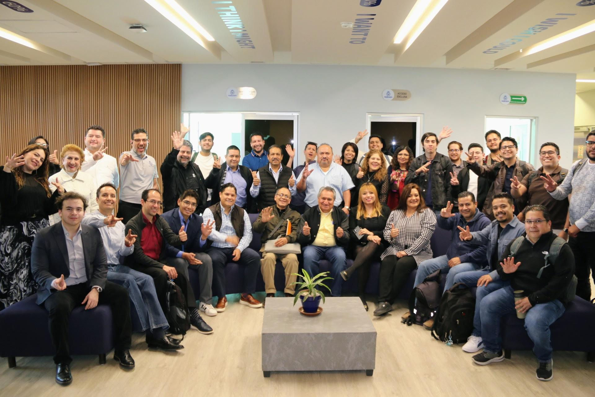 Foto grupal de ponentes y asistentes – ¡Equipo ganador! 🏆