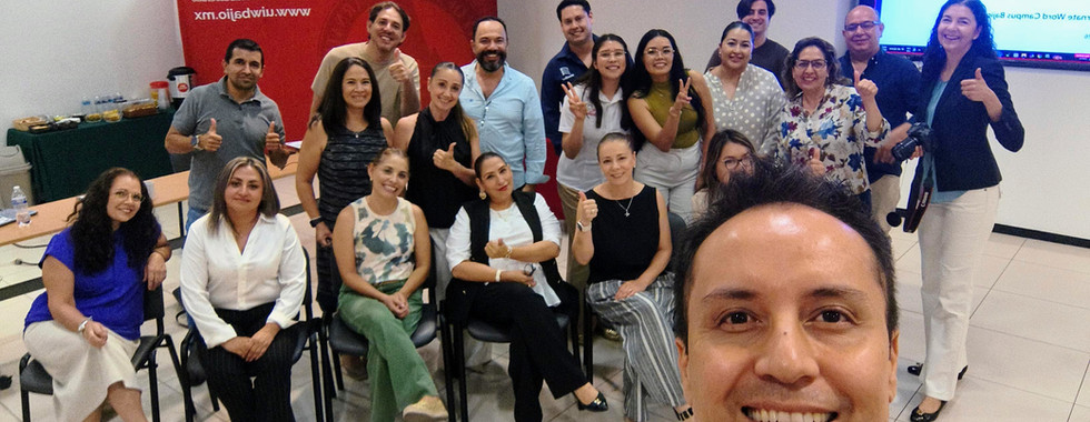 Paulo César Ramírez Silva y EmprendHEC concluyen con éxito el Curso IA para los Negocios en la Universidad Incarnate Word (UIW). NPS +94.4 y 4ta generación en proceso.