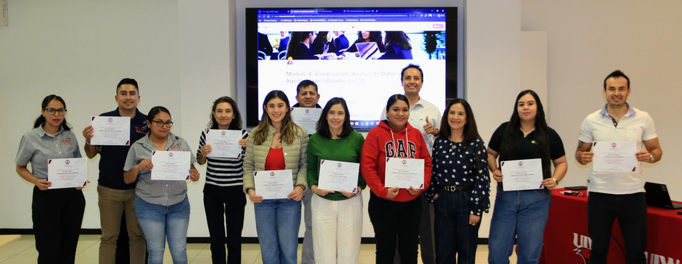 Generación 5 del curso IA para los Negocios en UIW Campus Bajío: cuatro módulos, aplicación real, alta satisfacción y enfoque directo a transformación empresarial. EmprendHEC.
