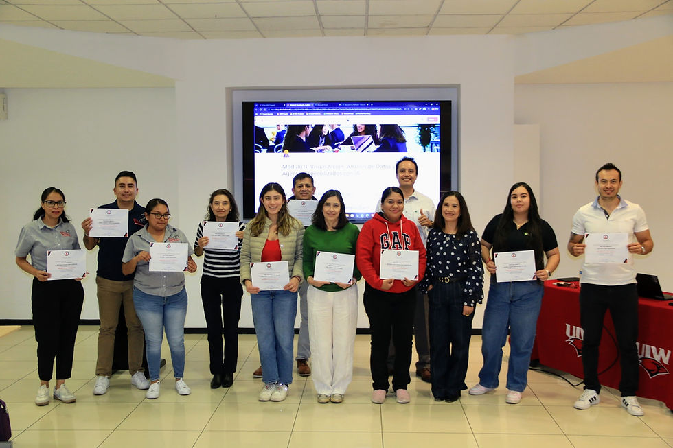 Generación 5 del curso IA para los Negocios en UIW Campus Bajío: cuatro módulos, aplicación real, alta satisfacción y enfoque directo a transformación empresarial. EmprendHEC.