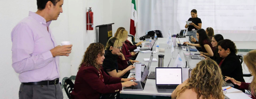 Curso “Herramientas de Inteligencia Artificial para Negocios” con la UIW Campus Bajío para AMEXME MUY. EmprendHEC - Hiper-Productividad para Líderes. Ing. Paulo César Ramírez Silva.