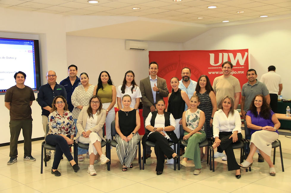 Paulo César Ramírez Silva y EmprendHEC concluyen con éxito el Curso IA para los Negocios en la Universidad Incarnate Word (UIW). NPS +94.4 y 4ta generación en proceso.