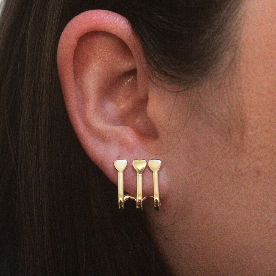 Brinco Três Linhas Corações Banhado a Ouro 18K