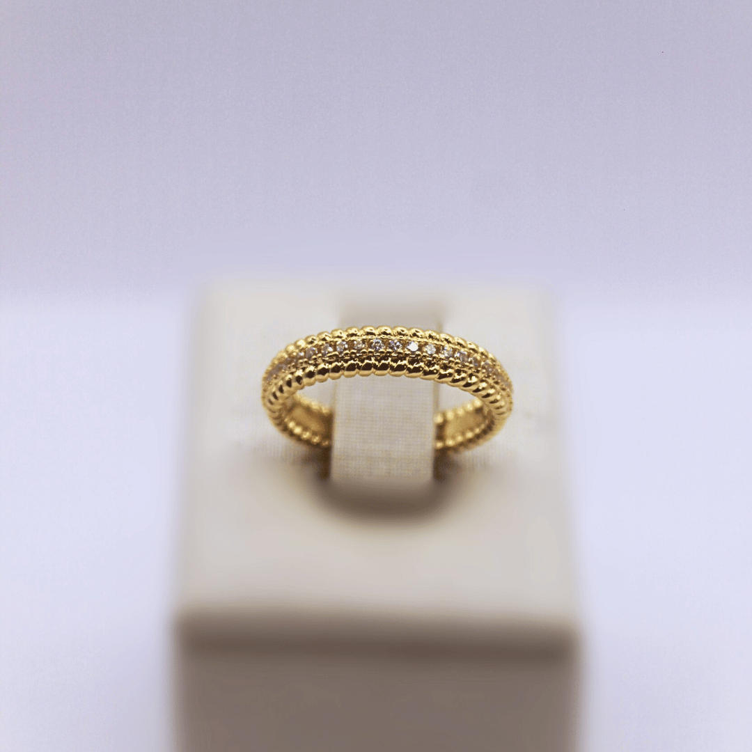 Anel Aparador Cravejado Com Zircônias Banhado a Ouro 18K