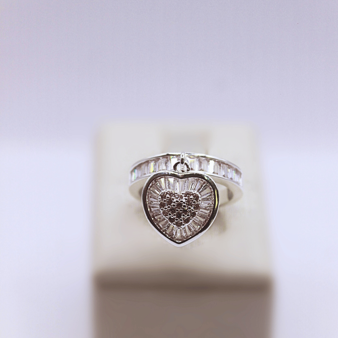 Anel Coração Pendurado Cravejado Com Zircônias Banhado a Prata 950