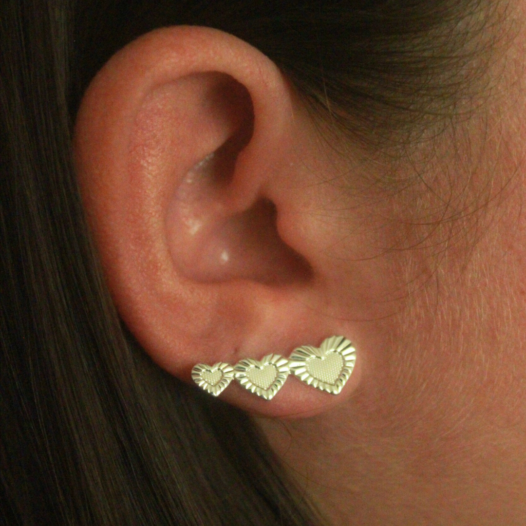 Brinco Três Corações Banhado a Prata 950