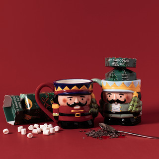 Novelty mug and cracker gift set