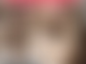 Weißer Wolf im verschneiten Wald, Schriftzug ‚Weihnachtsmarkt unter Wölfen‘, 13. & 14. Dezember 2025, Wolfcenter.