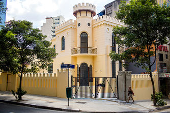 Palco de crime misterioso em 1937, o Castelinho da Rua Apa, se torna sede de uma ONG importante para