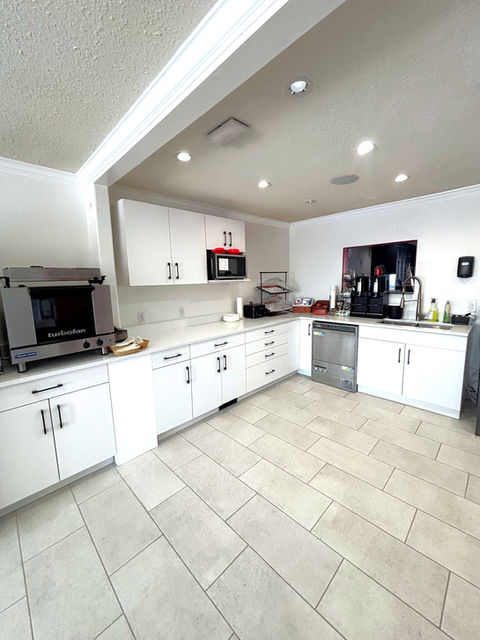 Ramada Sherwood Park breakfast room offering guests a variety of hot breakfast options in a welcoming space