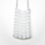 La pochette blanc nacrée est un accessoire incontournable pour toutes les femmes réalisée par la marque 6TM